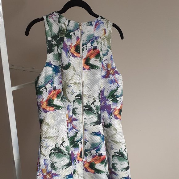 Floral pleated dress - Picture 9 of 12